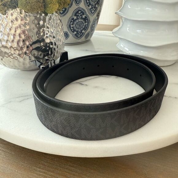 Michael Kors Reversible Signature Logo and Leather
Belt NWOT - Picture 3 of 5